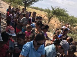 SENASA regala nacatamales a niños y adultos del Crematorio de Choluteca